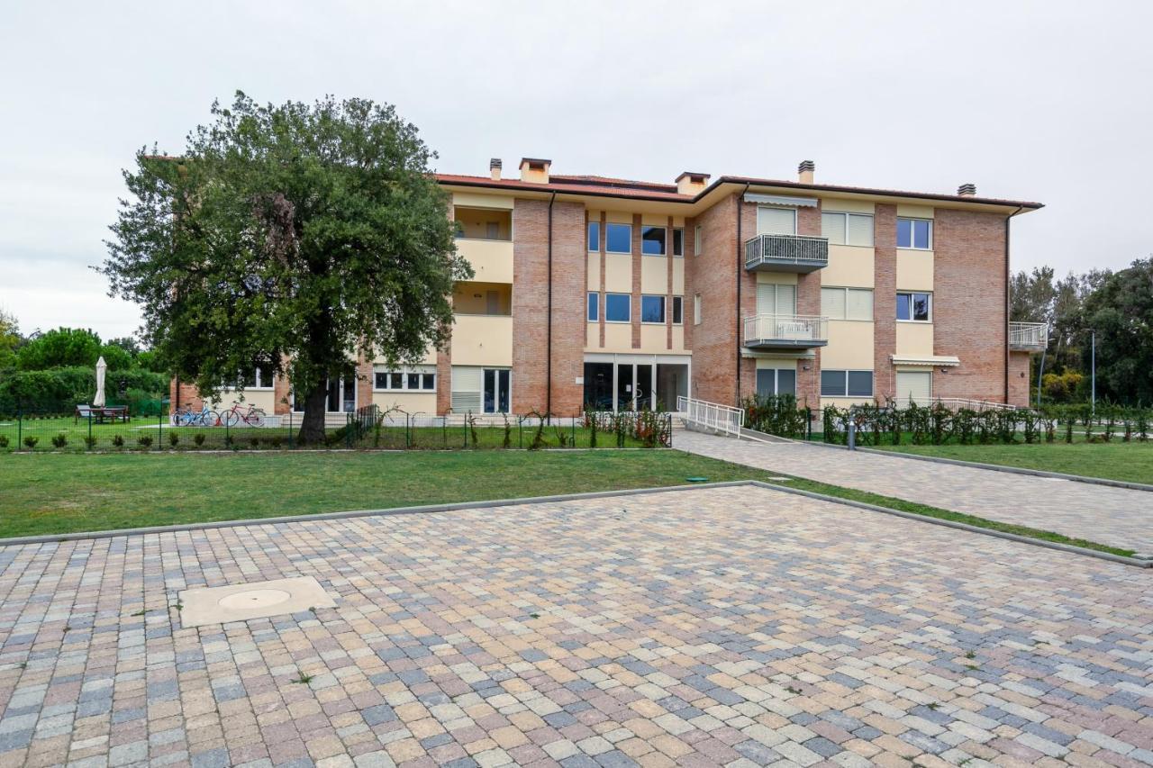 Ferienwohnung Seaside Flat With Swimming Pool And Private Parking Calambrone Exterior foto